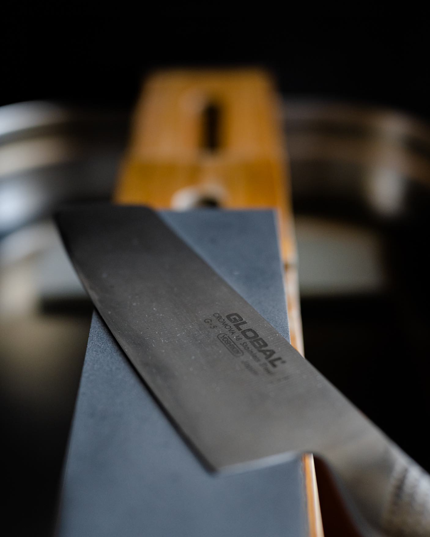 Seguimos con los afilados!!!
No olvides agendar tu hora y tener tus cuchillos listos para estas fiestas🎄

.
.
.
#teloafilo #afilado #cuchillo #piedra #filo #cocina #cuchillosjaponeses #cocinero #restaurant #chef #santiago #chile #instachile #chilegram #corte #afilador #gastronomia #whetstone #sharpening #knives #edge #sharp #grind